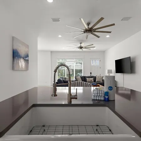 Brand New Expansive Coastal Home W/ Custom Furnishings Sleeps 15